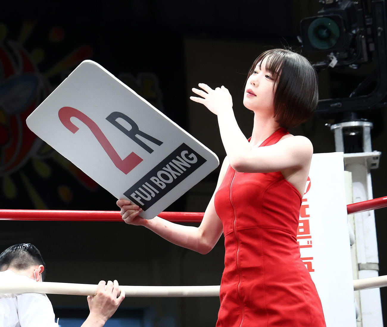 リングを彩る新唯（撮影・河田真司）