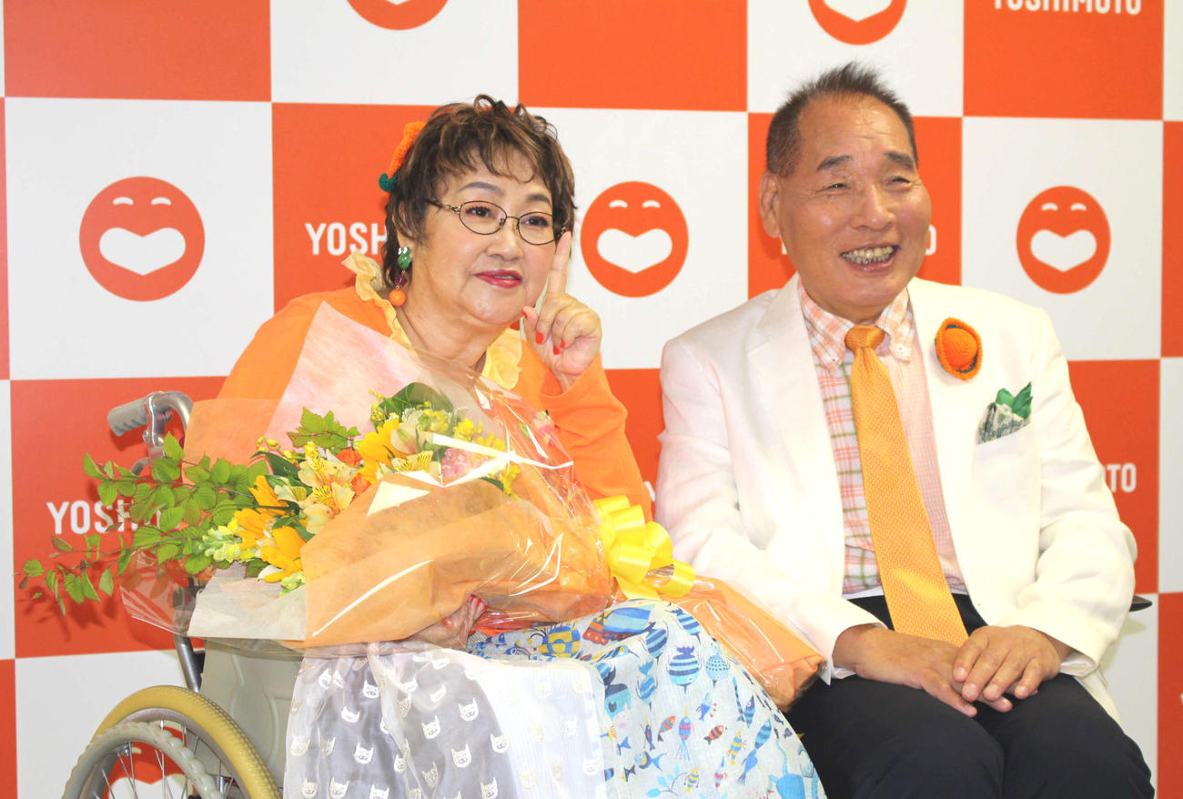 4年ぶりにNGKで漫才を披露、報道陣に笑顔を見せる大助・花子