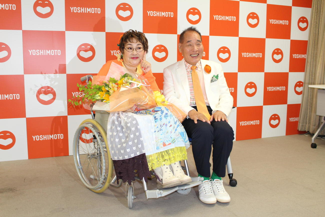 4年ぶりにNGKで漫才を披露、報道陣に笑顔を見せる大助・花子