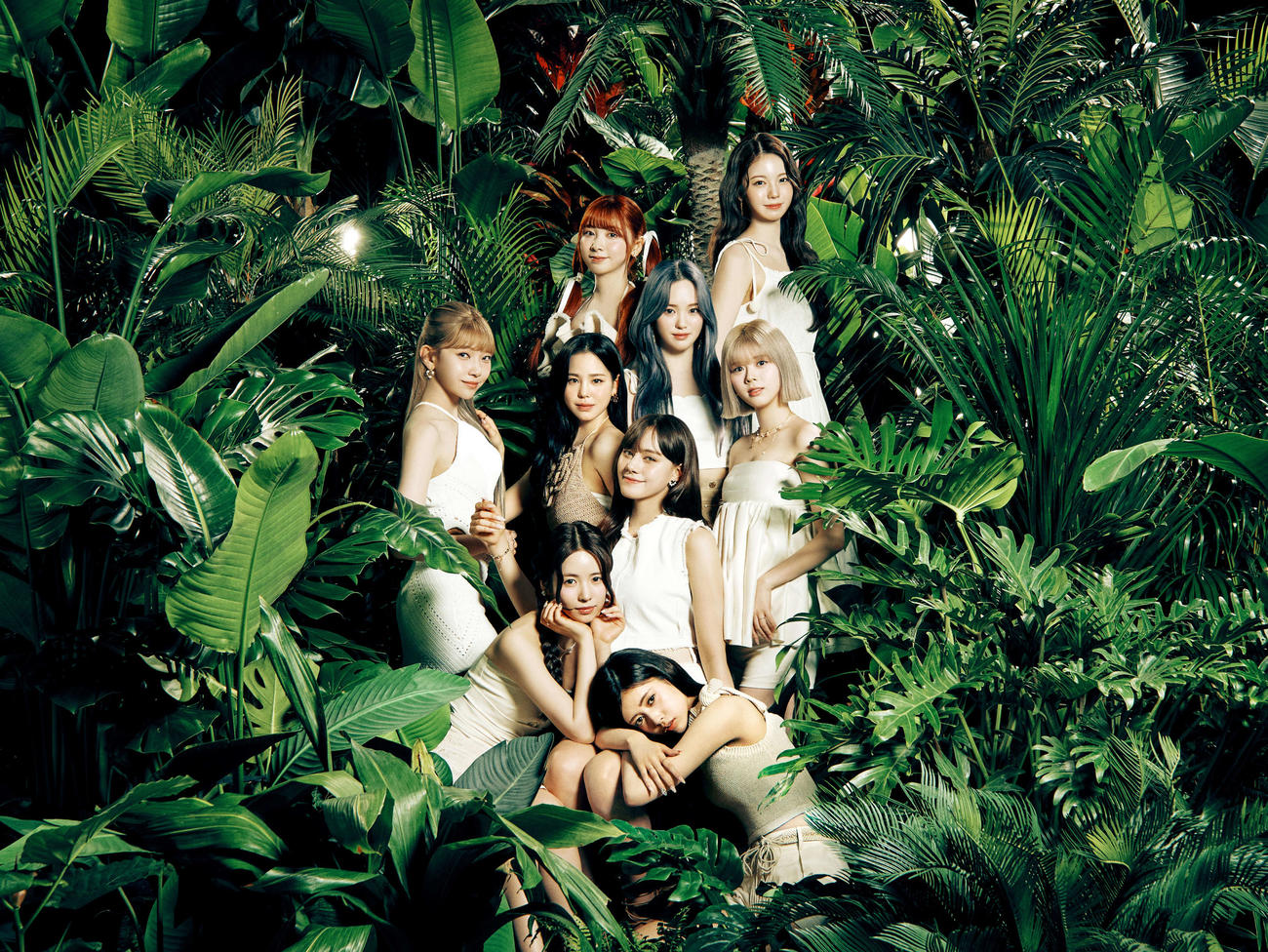 アルバム「COCONUT(ココナッツ）」を発売するNiziU。（上から）AYAKA、MIIHI、RIO、MAYUKA、RIKU、MAKO、NINA、MAYA、RIMA