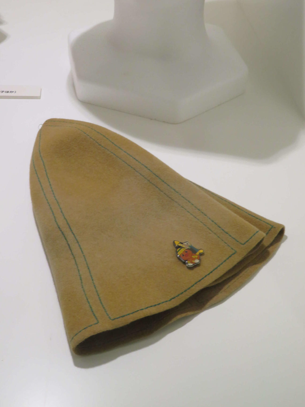 NHK放送博物館に展示されている「できるかな」の、高見のっぽさんのトレードマークの「のっぽさん帽子」などの関連資料