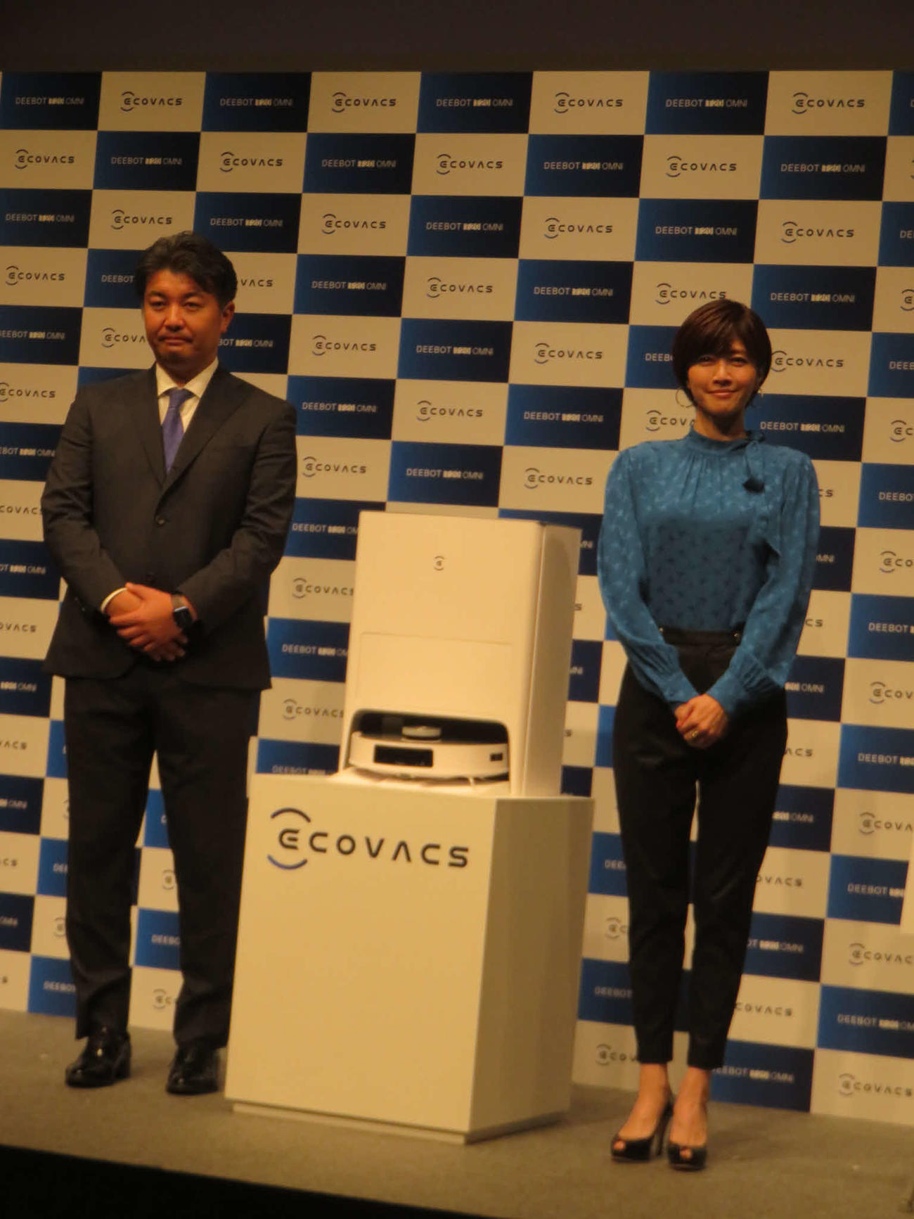 エコバックスジャパンの坂梨文康社長（左）と内田有紀
