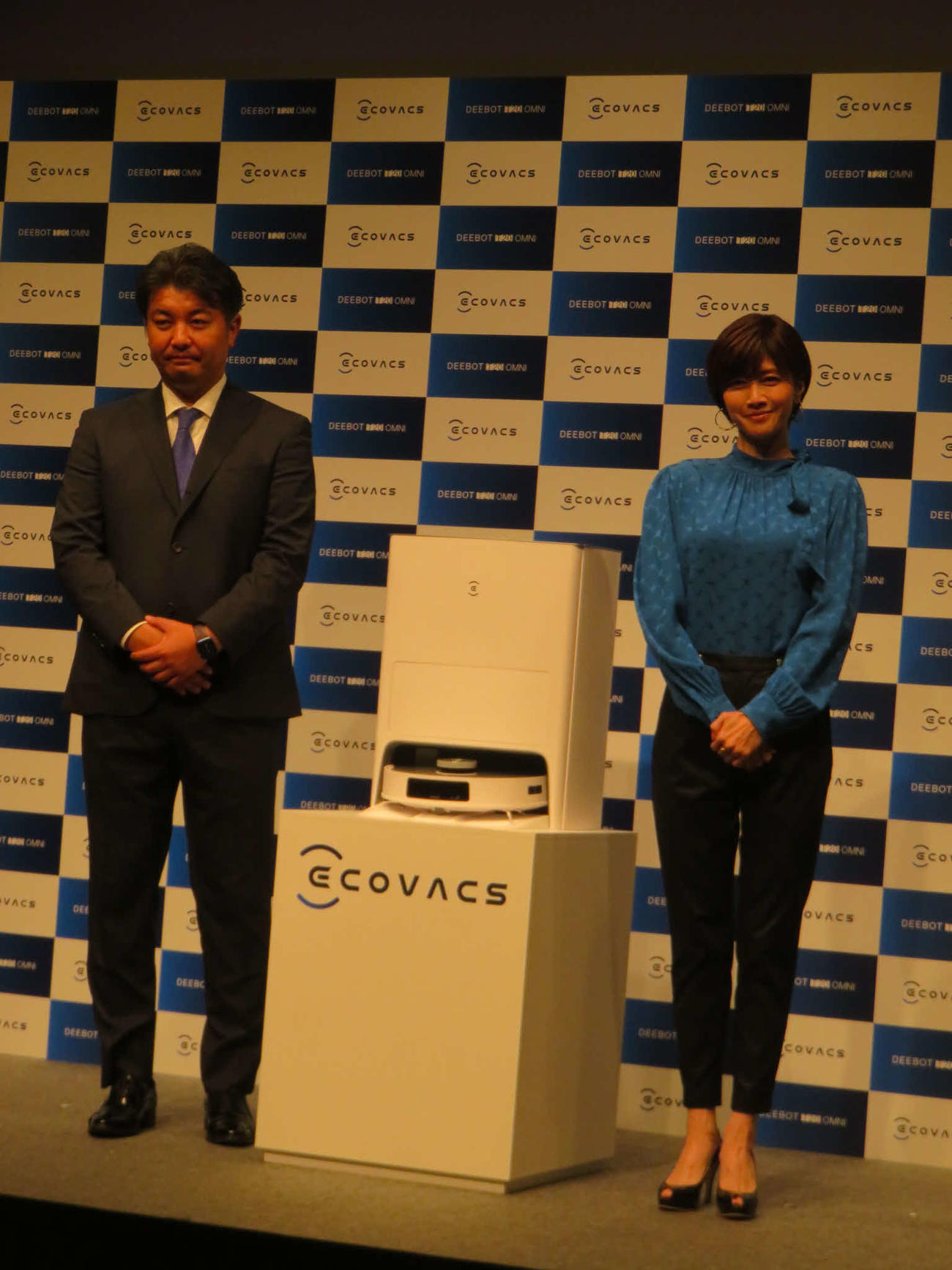 エコバックスジャパンの坂梨文康社長（左）と内田有紀