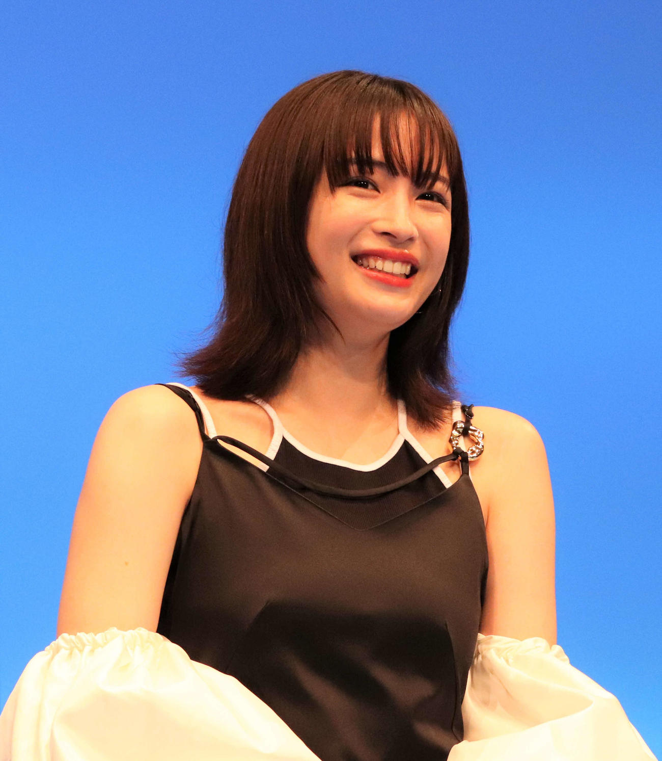 「水は海に向かって流れる」完成披露試写会完成披露試写会で笑顔の広瀬すず（撮影・佐瀬百合子）