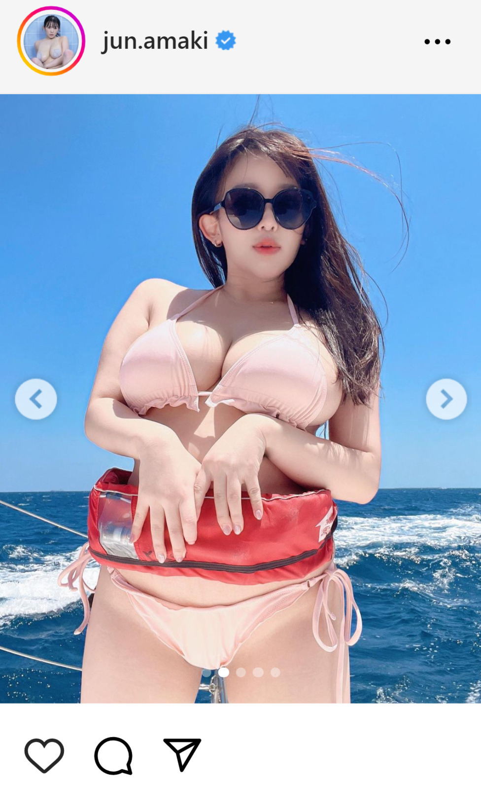 船上でビキニ姿を披露した天木じゅん（天木じゅんのインスタグラムから）
