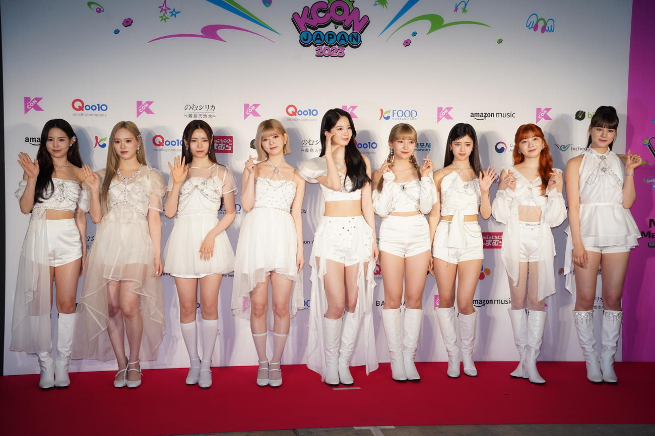 「KCON JAPAN 2023」のフォトセッションに出席した、NiziU（撮影・佐藤勝亮）