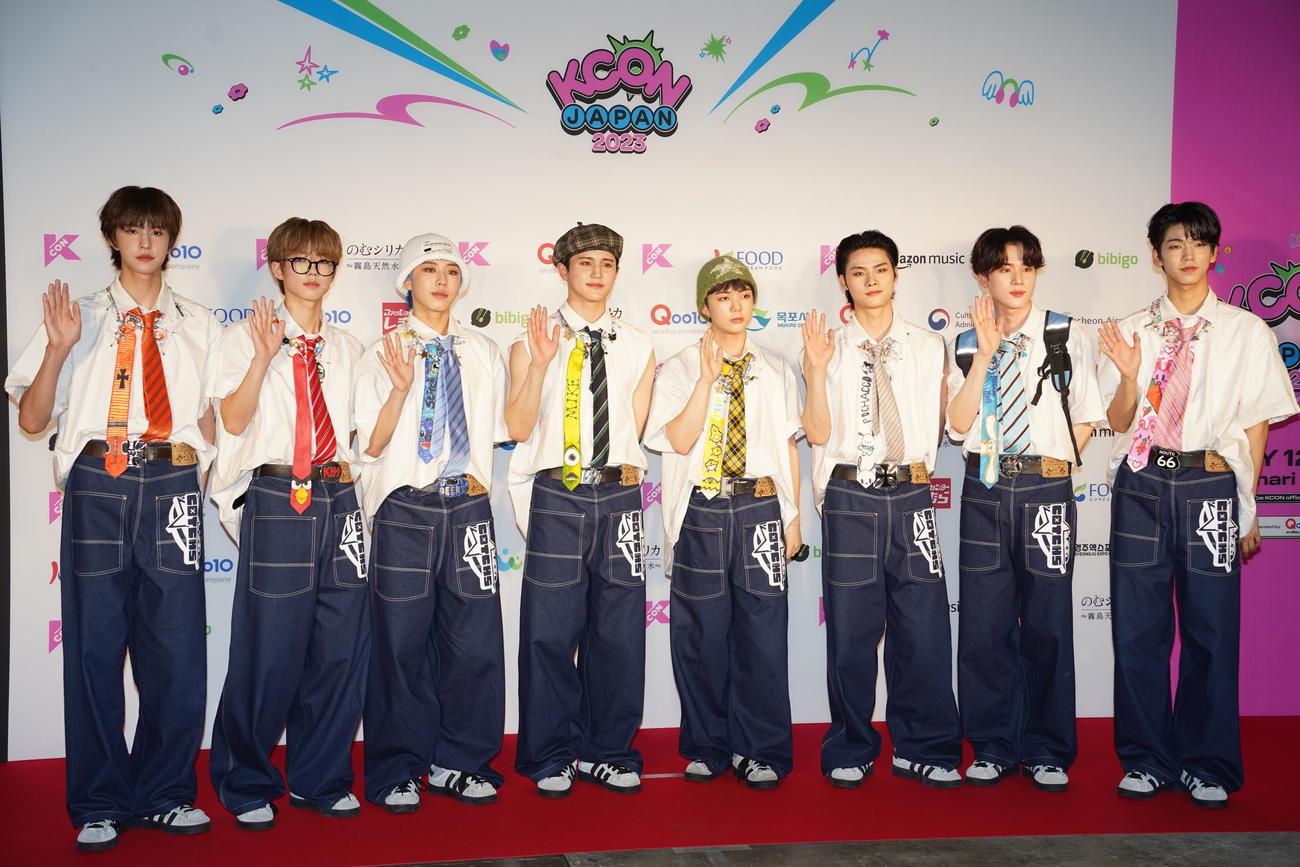 「KCON JAPAN 2023」のフォトセッションに出席した、8TURN（撮影・佐藤勝亮）