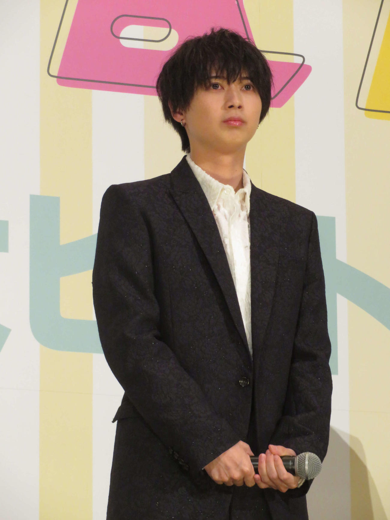 映画「おとななじみ」初日舞台あいさつに登壇した井上瑞稀（撮影・村上幸将）