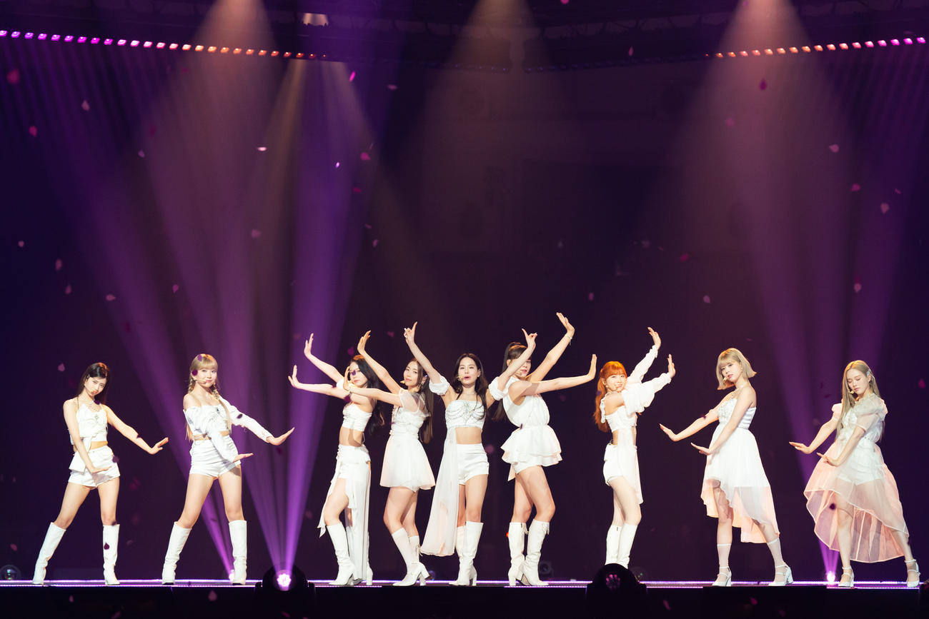 「KCON JAPAN 2023」でパフォーマンスする、NiziU（C）CJ ENM Co．，　Ltd，　All Rights Reserved
