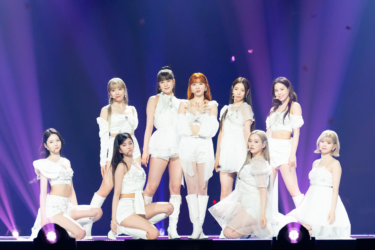 「KCON JAPAN 2023」でパフォーマンスする、NiziU（C）CJ ENM Co．，　Ltd，　All Rights Reserved