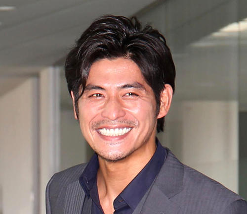 坂口憲二（2013年撮影）
