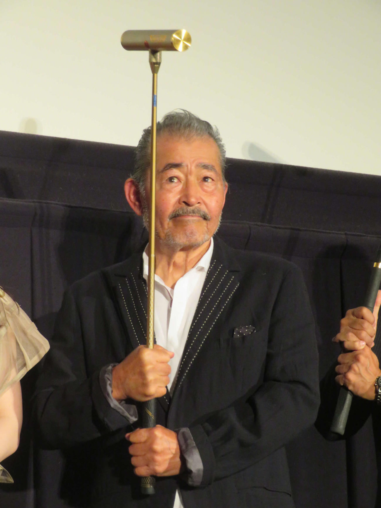 映画「それいけ！ゲートボールさくら組」公開記念舞台あいさつに登壇した藤竜也（撮影・村上幸将）