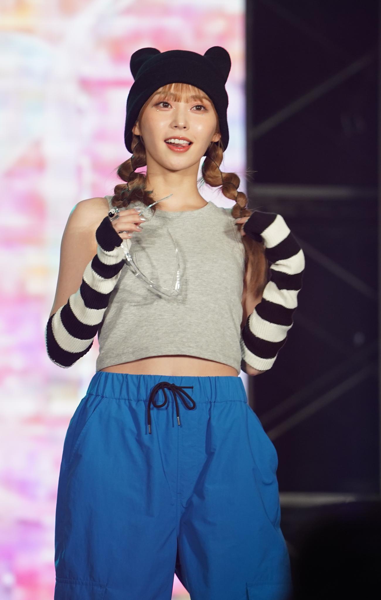 「KCON JAPAN 2023×TOKYO GIRLS COLLECTION」でランウエーを歩く那須ほほみ（撮影・佐藤勝亮）