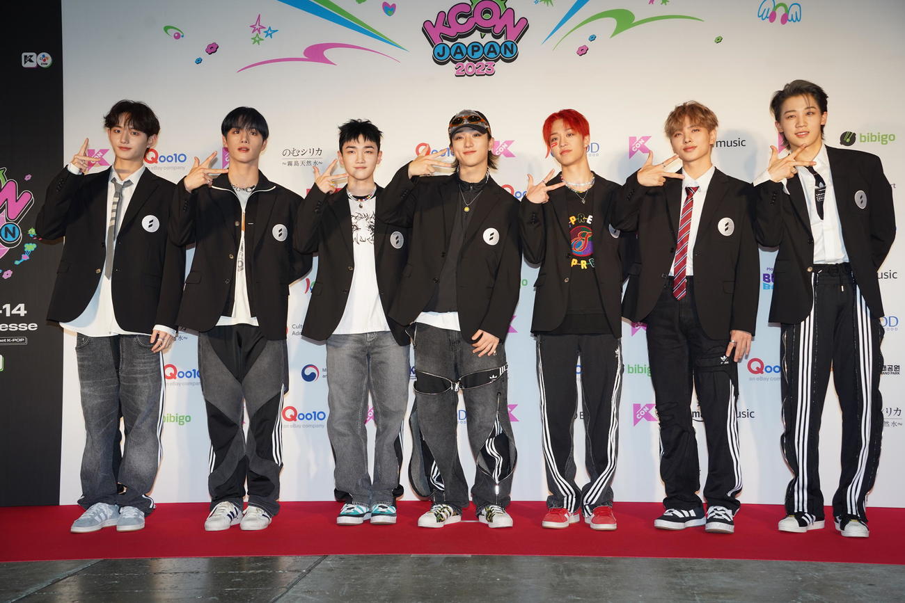 「KCON JAPAN 2023」のフォトセッションに出席した、ATBO（撮影・佐藤勝亮）