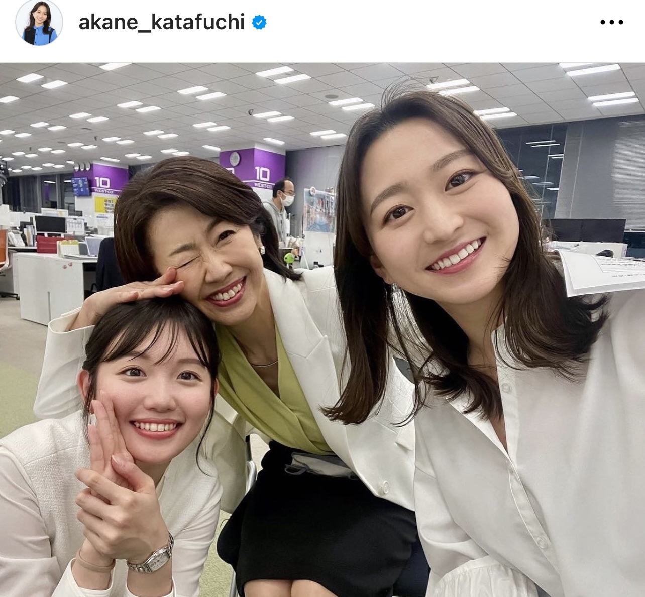 （右から）片渕茜アナ、佐々木明子アナウンサー、田中瞳アナウンサーの自撮りスリーショット（片渕茜アナのインスタグラムから）