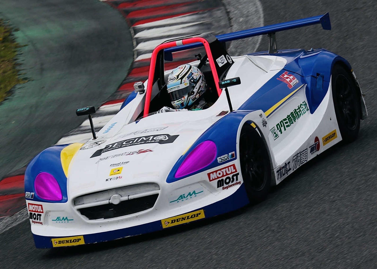 静岡・富士スピードウェイで開催された4輪自動車レース「FCR VITAシリーズ全4戦」の開幕戦に参戦し、13位の成績を収めた中澤卓也