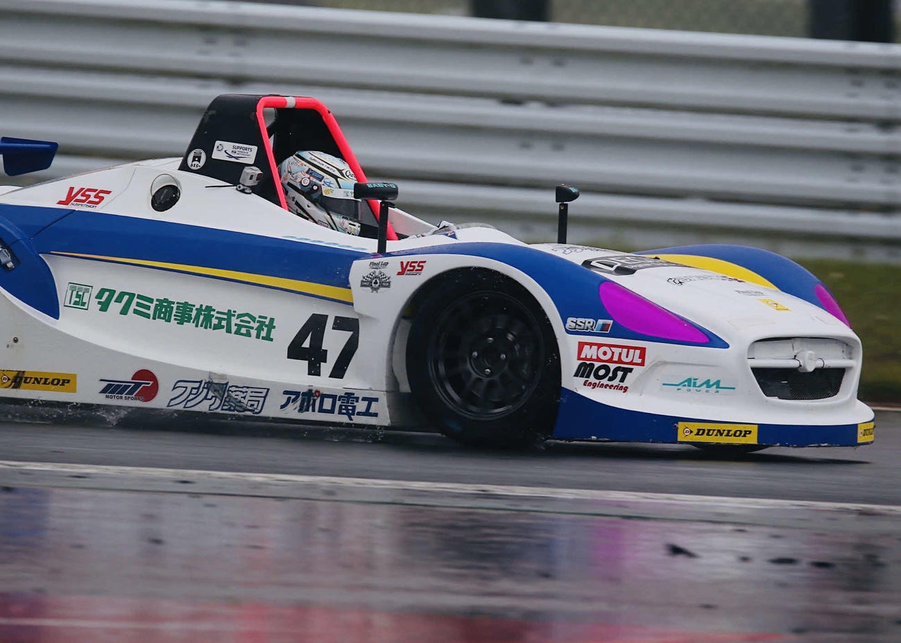 静岡・富士スピードウェイで開催された4輪自動車レース「FCR VITAシリーズ全4戦」の開幕戦に参戦し、13位の成績を収めた中澤卓也