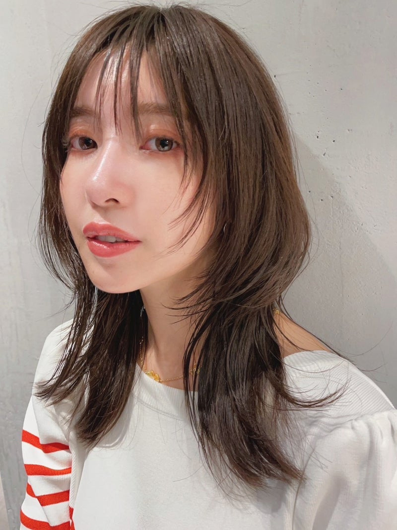 髪を15センチカットしたことを報告した舟山久美子（舟山久美子オフィシャルブログから）