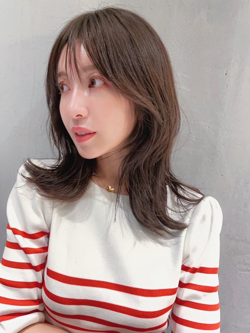 髪を15センチカットしたことを報告した舟山久美子（舟山久美子オフィシャルブログから）