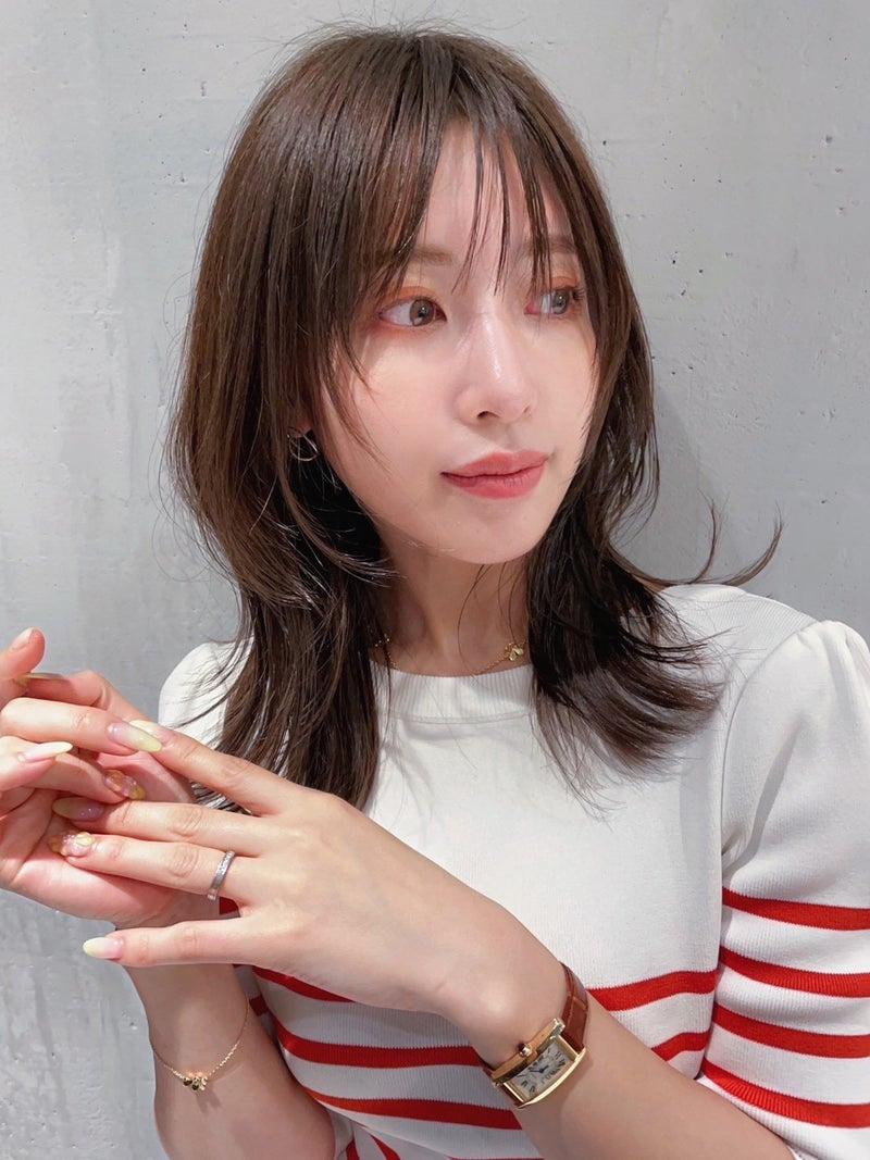 髪を15センチカットしたことを報告した舟山久美子（舟山久美子オフィシャルブログから）