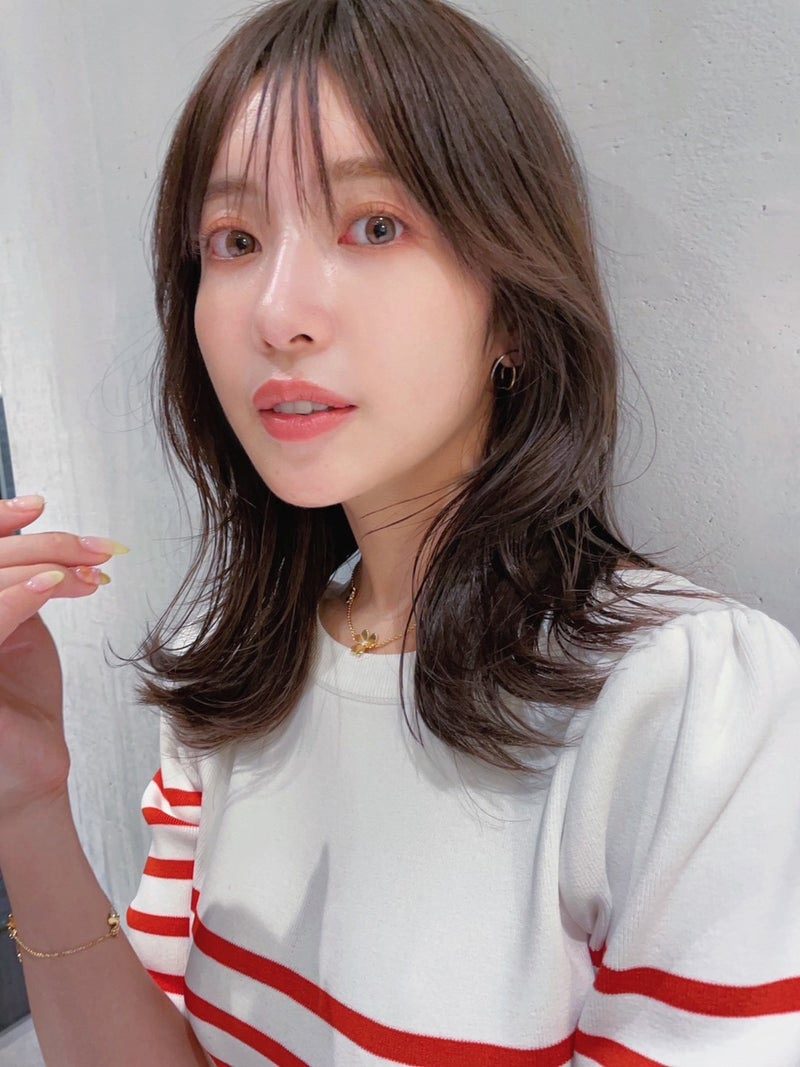 髪を15センチカットしたことを報告した舟山久美子（舟山久美子オフィシャルブログから）