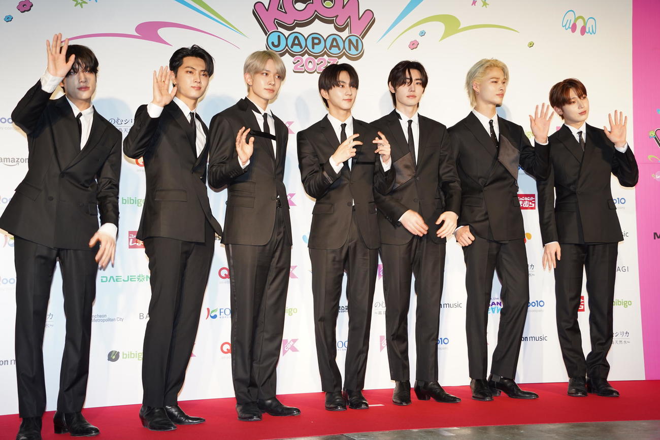 「KCON JAPAN 2023」のフォトセッションに出席した、ENHYPEN（撮影・佐藤勝亮）
