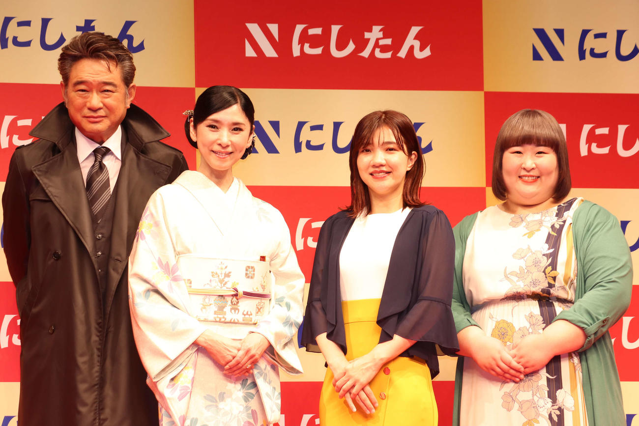 「にしたんクリニック」新CM発表会に登壇した左から、船越英一郎、黒木瞳、お笑いトリオ、3時のヒロインの福田麻貴、かなで（撮影・加藤理沙）