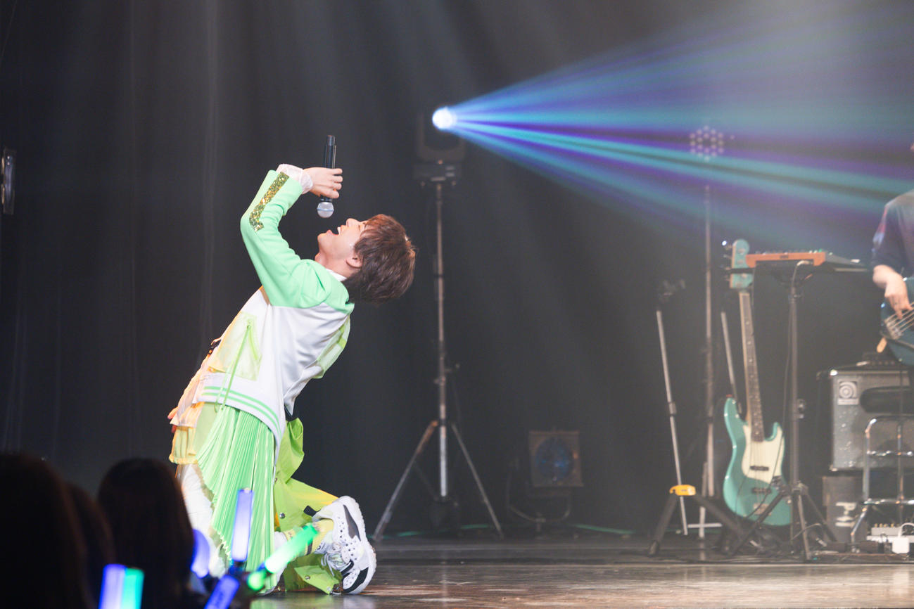 2nd LIVE「PROLOGUE.B」の千秋楽公演で熱唱する加藤大悟