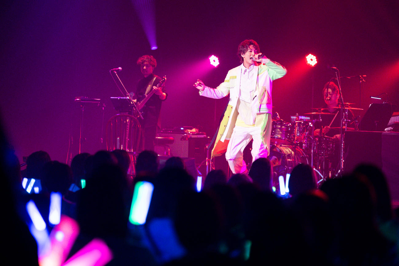 2nd LIVE「PROLOGUE.B」の千秋楽公演で熱唱する加藤大悟