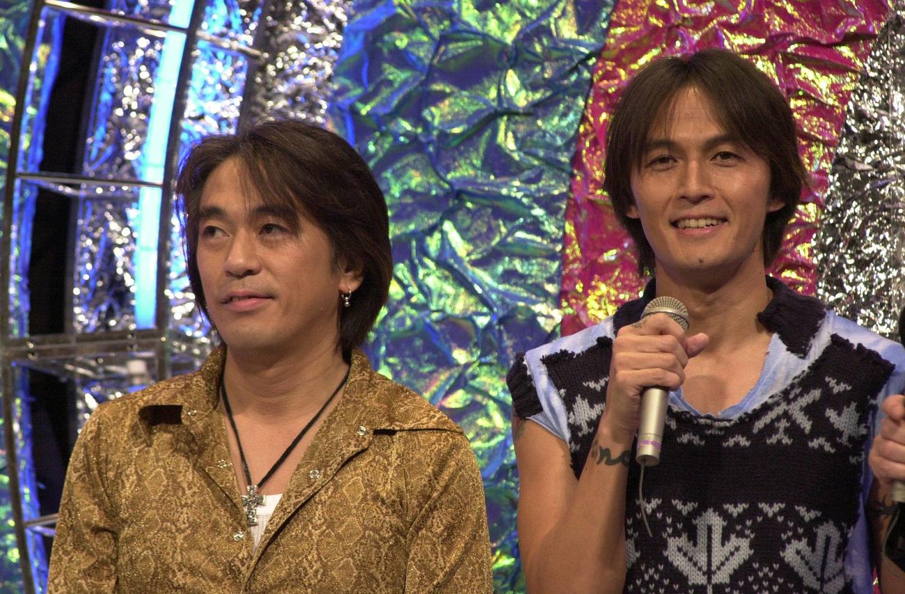 B´z　稲葉浩志（左）と松本孝弘（2000年12月撮影）