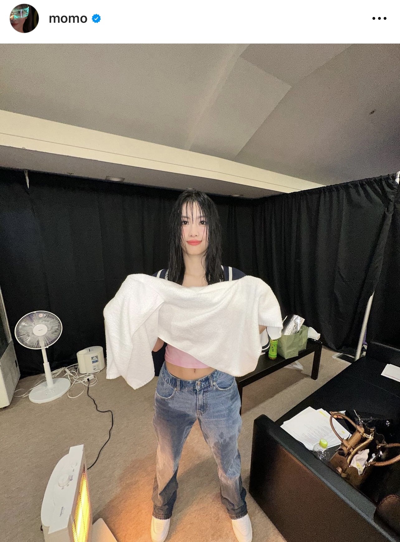 “びしょ濡れ美カット”を投稿したTWICEモモ（TWICEモモのインスタグラムから）