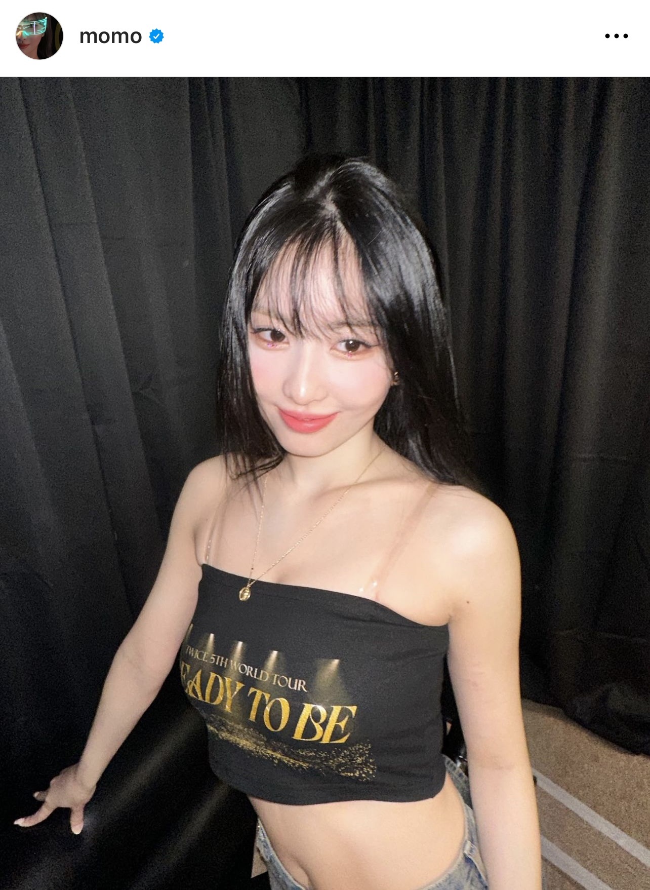 ほほ笑むTWICEモモ（TWICEモモのインスタグラムから）