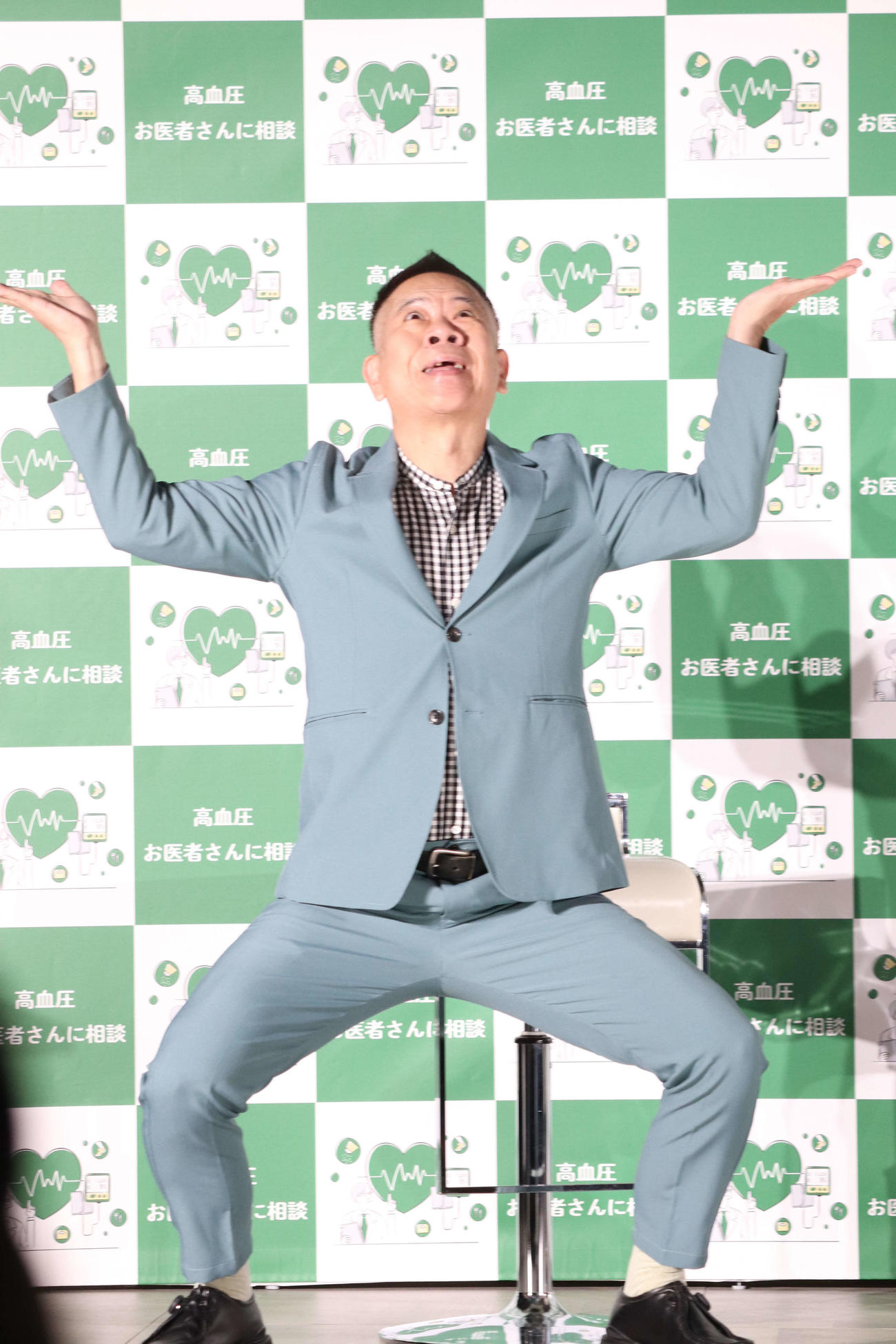「世界高血圧デー　疾患啓発イベント」で高血圧ギャグを披露したお笑いコンビ、FUJIWARA原西孝幸（撮影・加藤理沙）