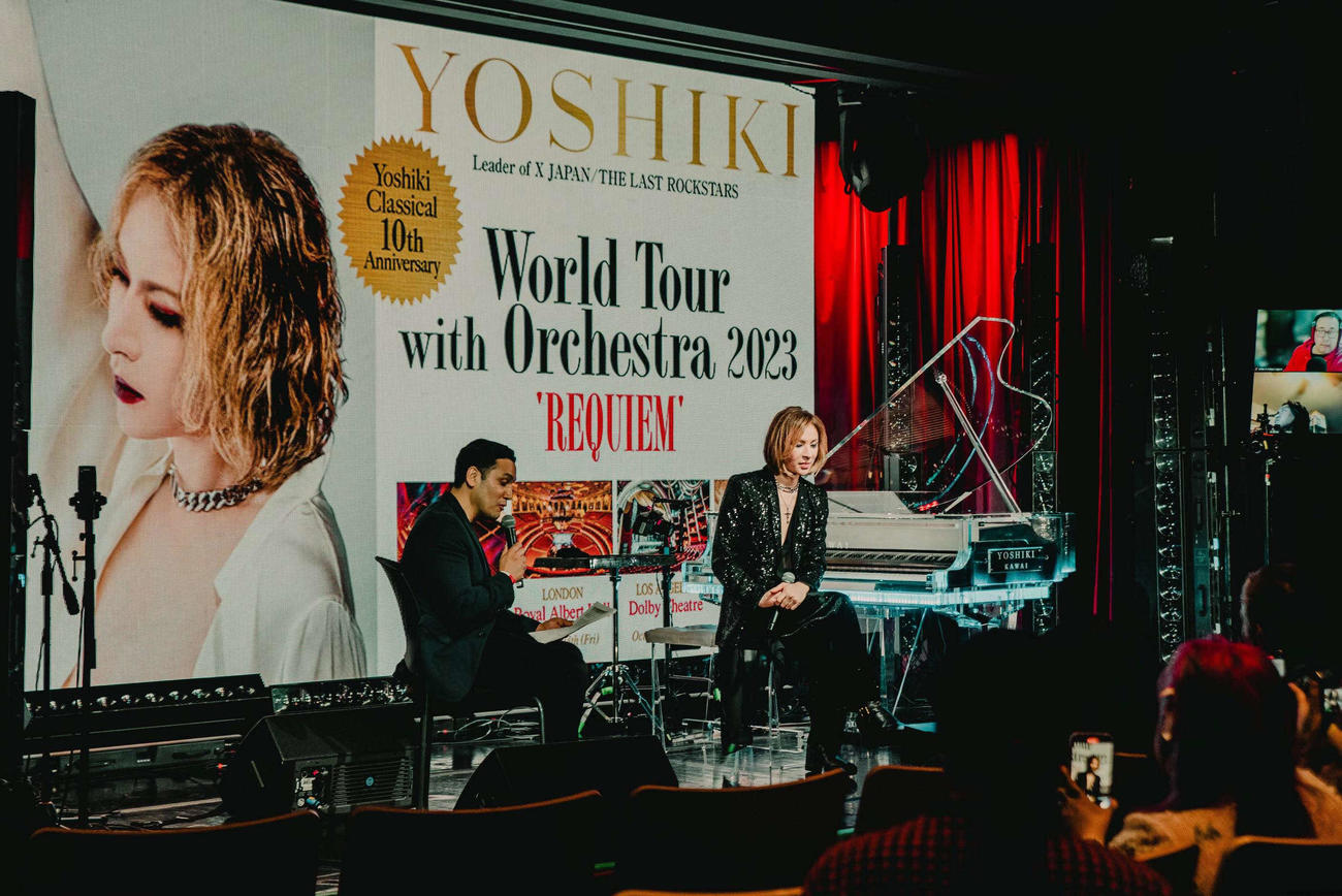 クラシックワールドツアーの発表会見を行うYOSHIKI