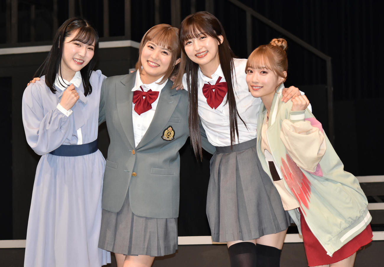 舞台「宇宙よりも遠い場所」ゲネプロに参加した＃ババババンビ岸みゆ（右端）。左から北澤早紀、堀内まり菜、石井陽菜