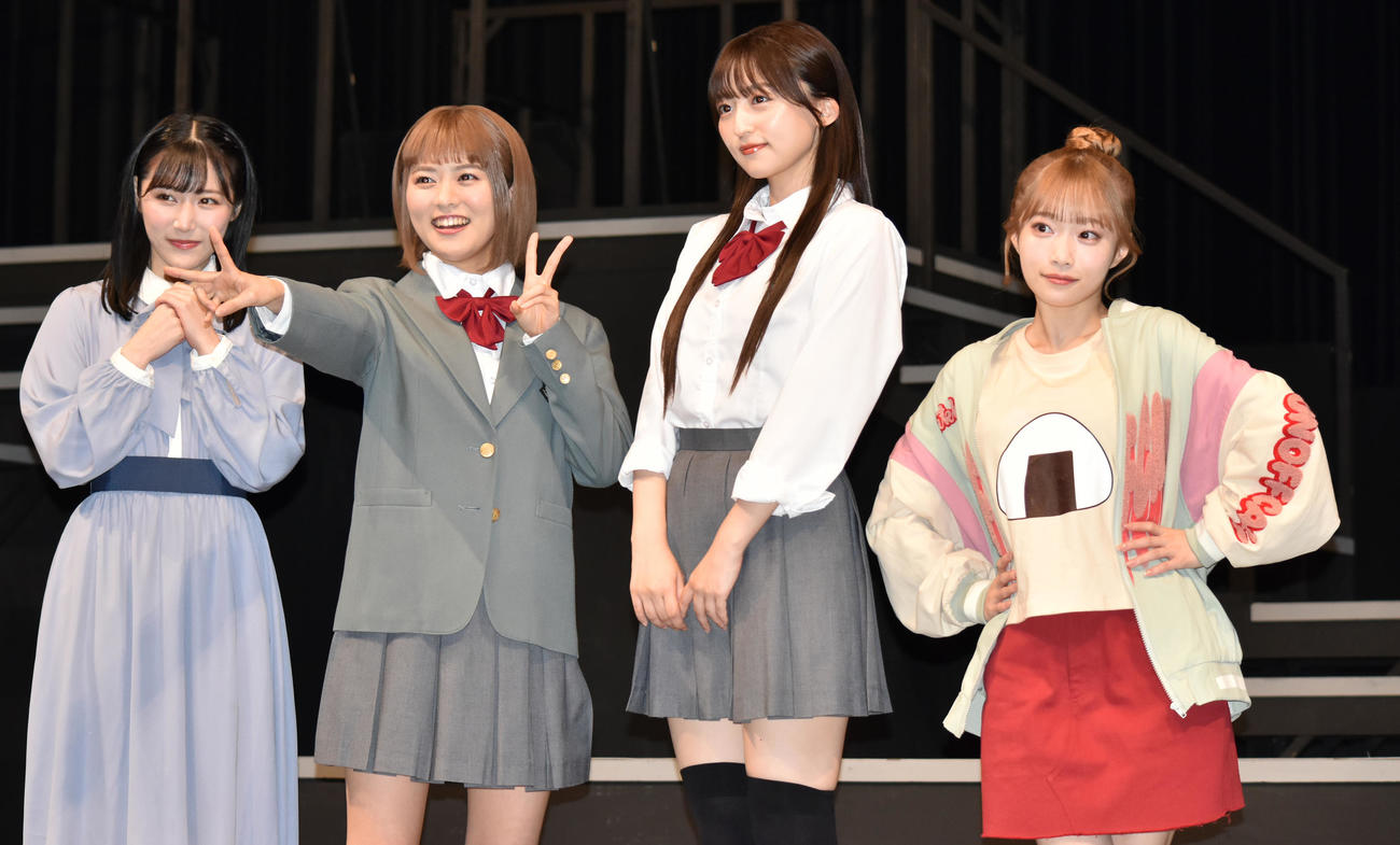 舞台「宇宙よりも遠い場所」ゲネプロに参加した＃ババババンビ岸みゆ（右端）。左から北澤早紀、堀内まり菜、石井陽菜
