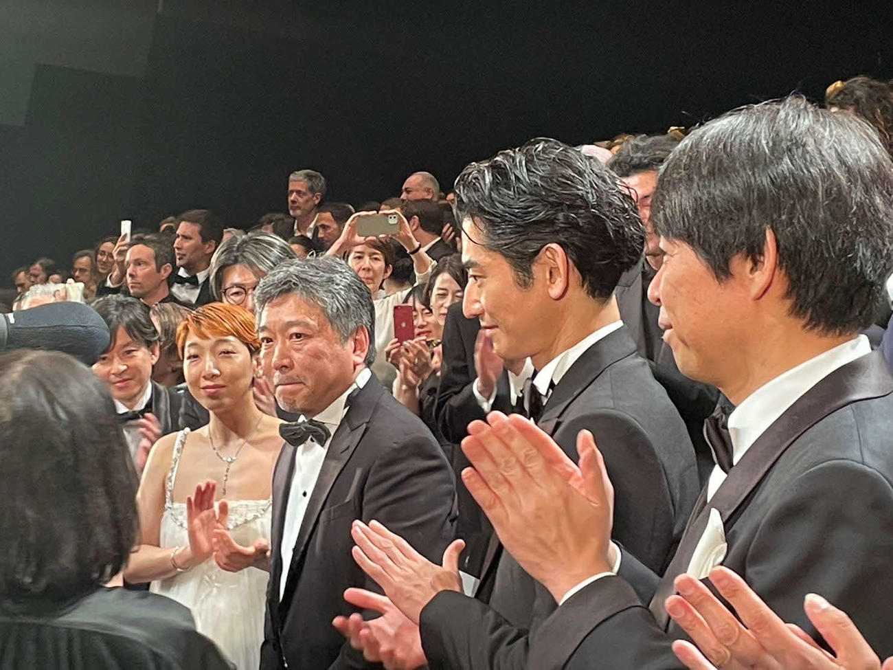 カンヌ映画祭で公式上映を終えた映画「怪物」の、左から安藤サクラ、是枝裕和監督、永山瑛太、坂元裕二氏