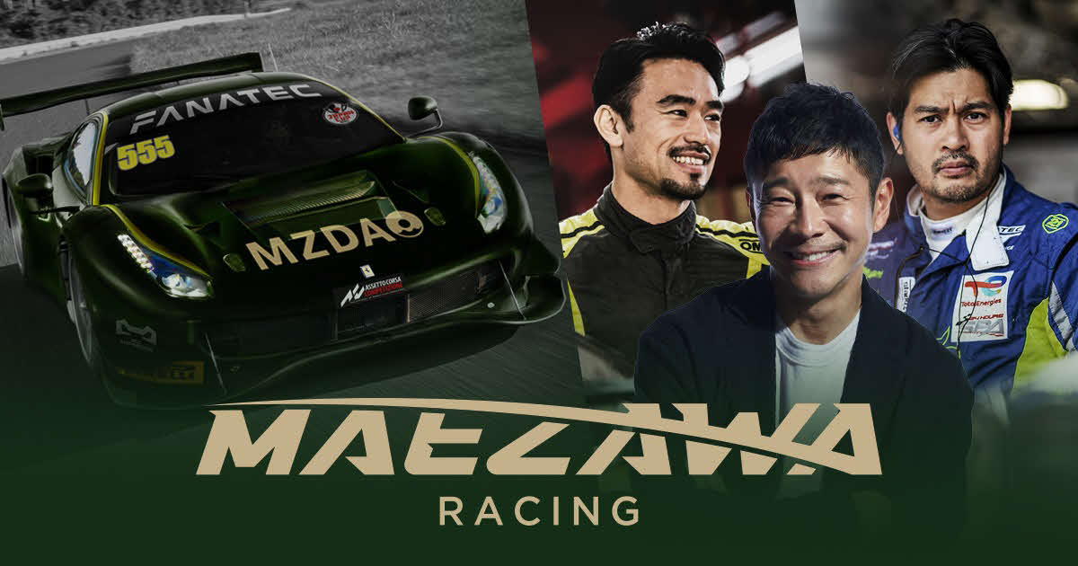 前澤友作氏が設立を発表したカーレースのチーム「MAEZAWA RACING」。左から横溝直輝、前澤氏、ピッティ・ブロムバクディ(C)MAEZAWA RACING