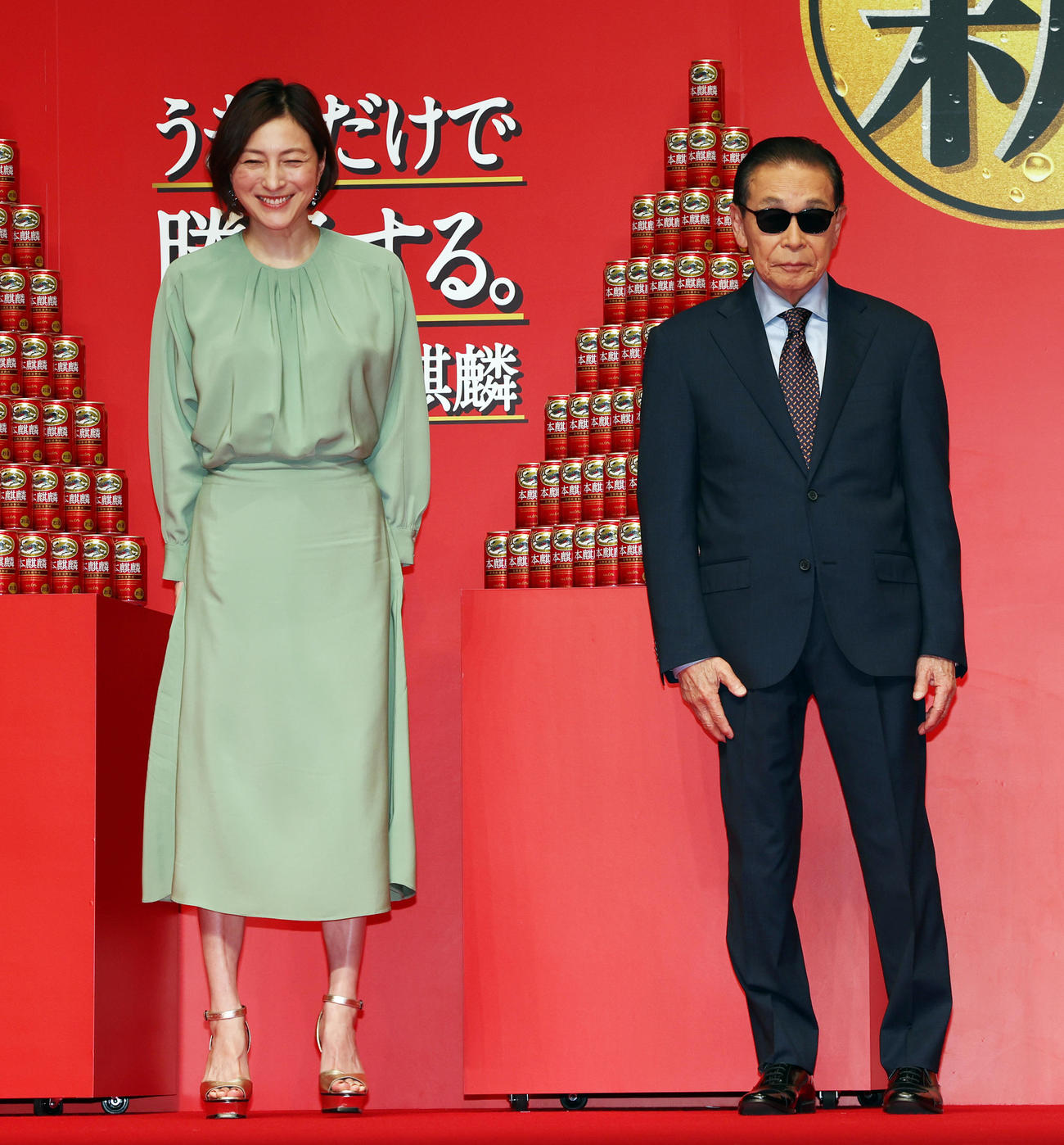 キリンビール「本麒麟」リニューアル発表会＆新CM発表会に参加した広末涼子（左）とタモリ（撮影・野上伸悟）