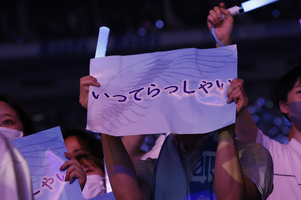 齋藤飛鳥の卒業コンサートでラストにファンがメッセージを掲げた