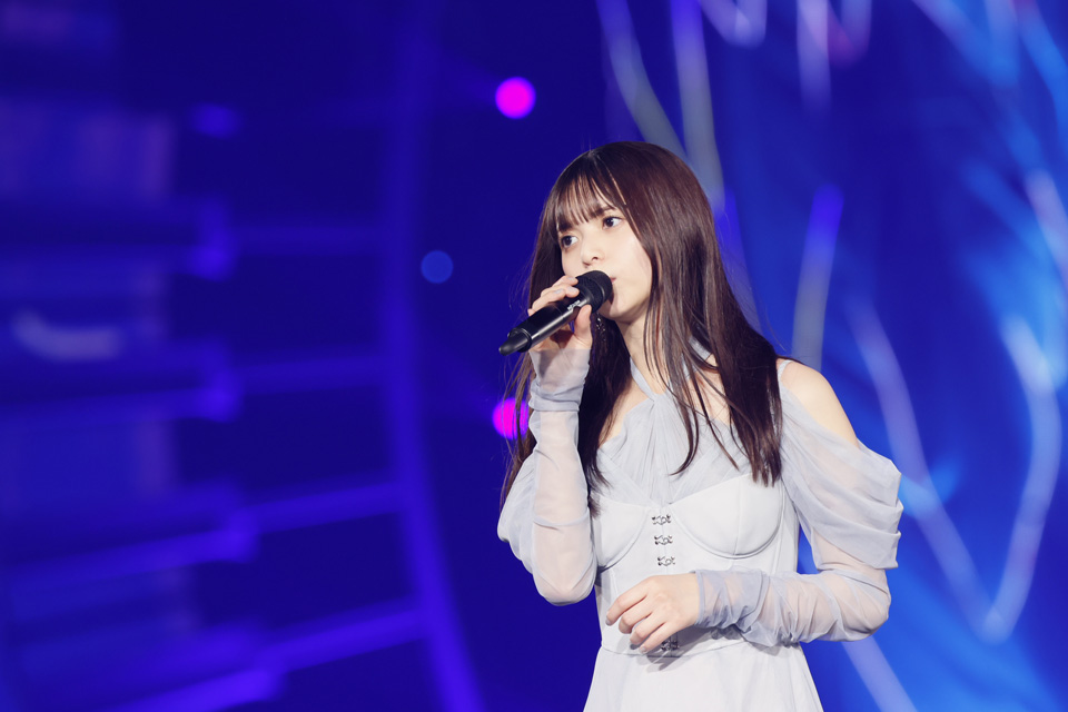 卒業コンサート初日公演でパフォーマンスする齋藤飛鳥