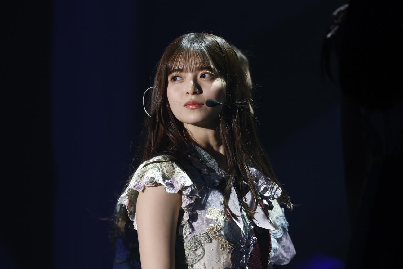 卒業コンサートでパフォーマンスする齋藤飛鳥