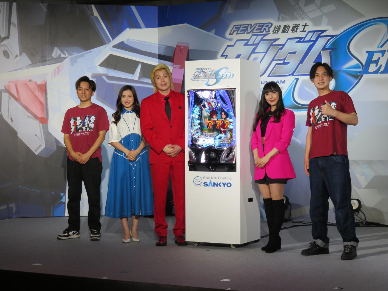 パチンコ「フィーバー機動戦士ガンダムSEED」始動！SANKYO新機種発表会。左からよしき、時田愛梨、カズレーサー、玉置成実、いそまる