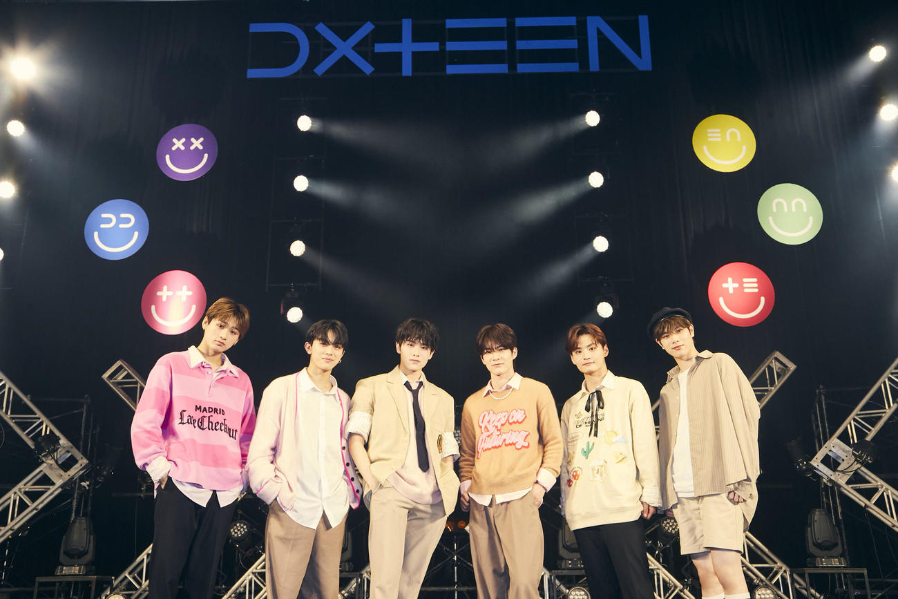 ＠LAPONE Entertainment 6人組グローバルボーイズグループDXTEEN（ディエックスティーン）。左から田中笑太郎、平本健、大久保波留、谷口太一、寺尾香信、福田歩汰