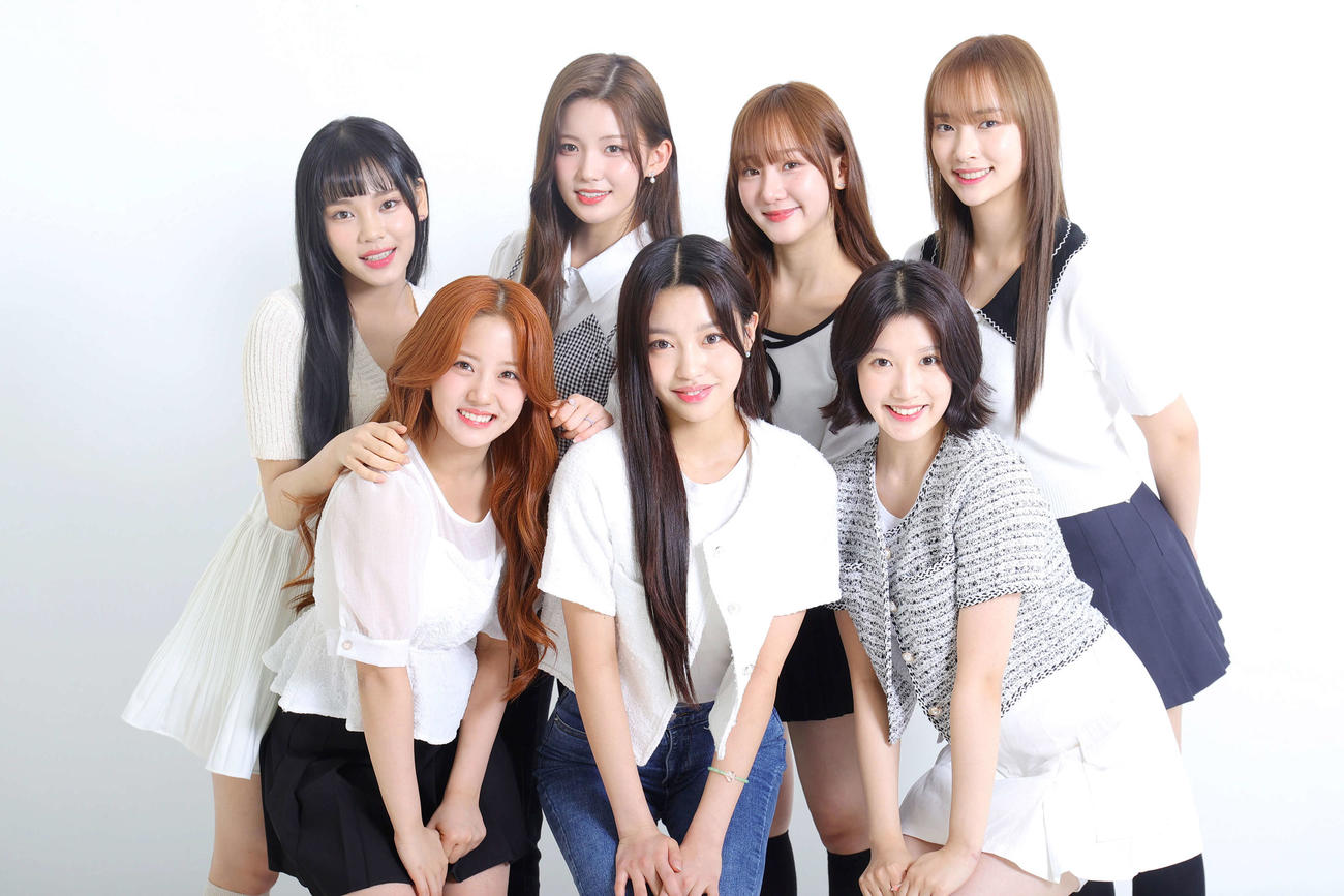 日本での活躍が期待されるCSR。前列左からユナ、ドゥナ、ソヨン、後列左からシヒョン、スア、イェハム、グムヒ（撮影・野上伸悟）