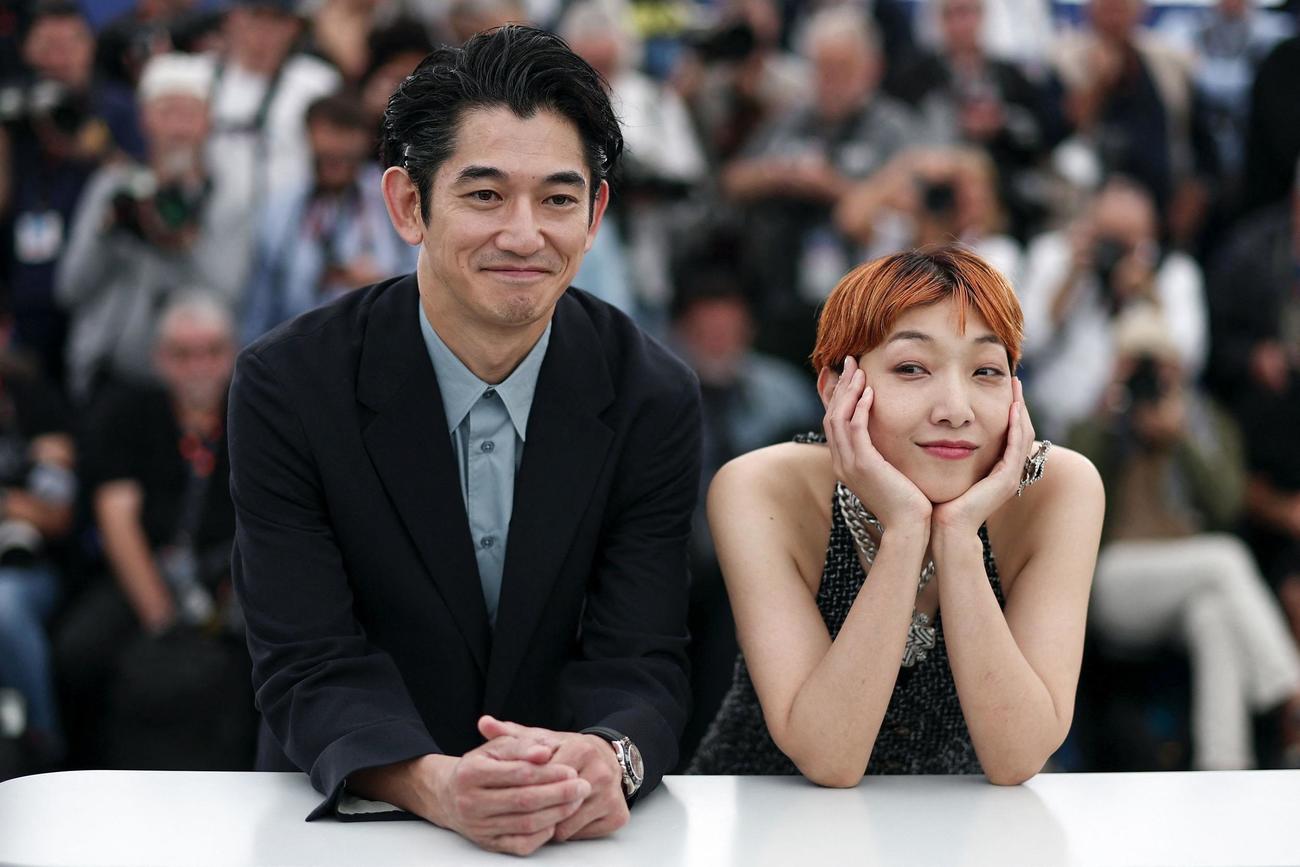 5月18日、カンヌ国際映画祭に登場した永山瑛太と安藤サクラ（ロイター）