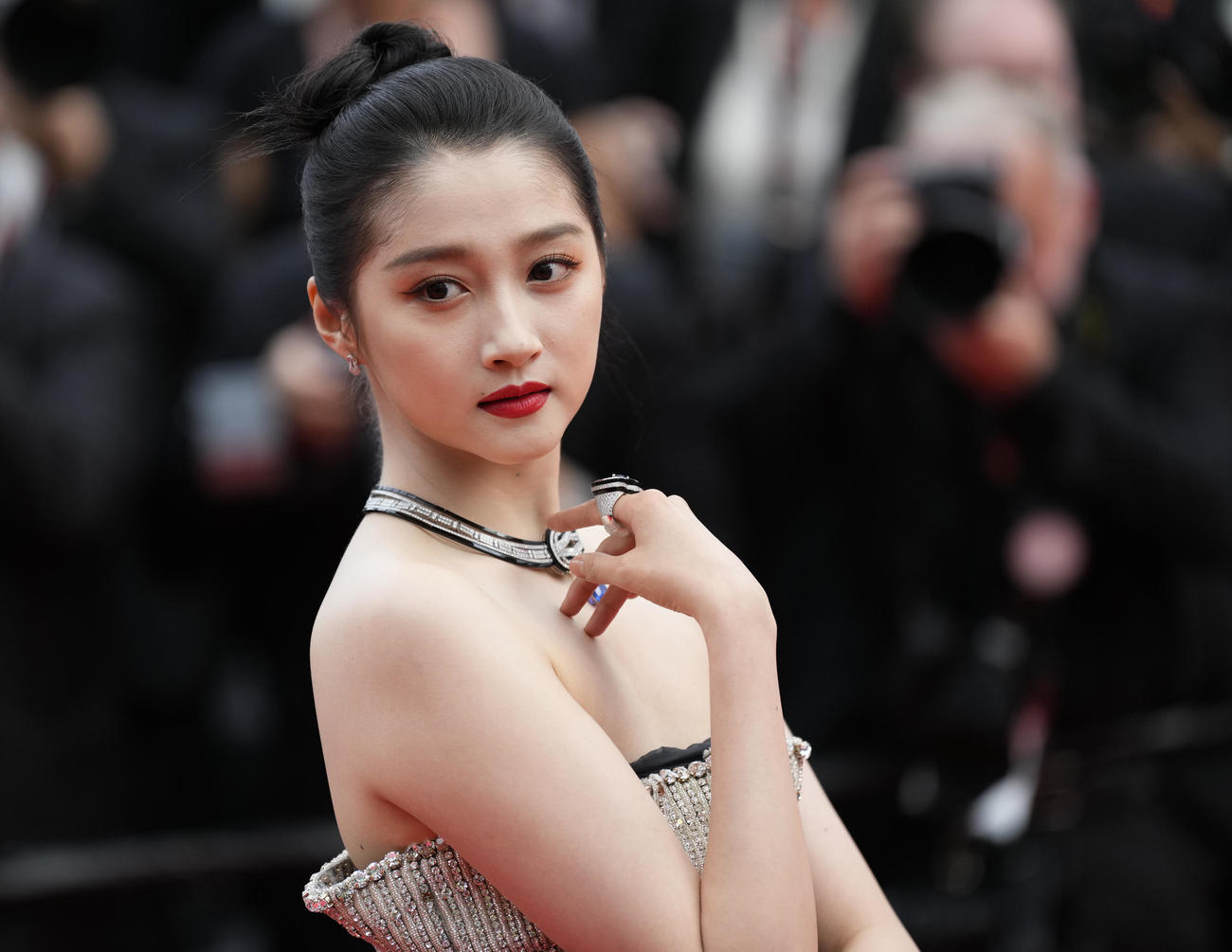 5月16日、カンヌ国際映画祭に登場した中国のグアン・シャオトン（AP）