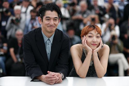 5月18日、カンヌ国際映画祭に登場した永山瑛太と安藤サクラ（ロイター）