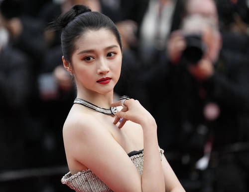 5月16日、カンヌ国際映画祭に登場した中国のグアン・シャオトン(AP)