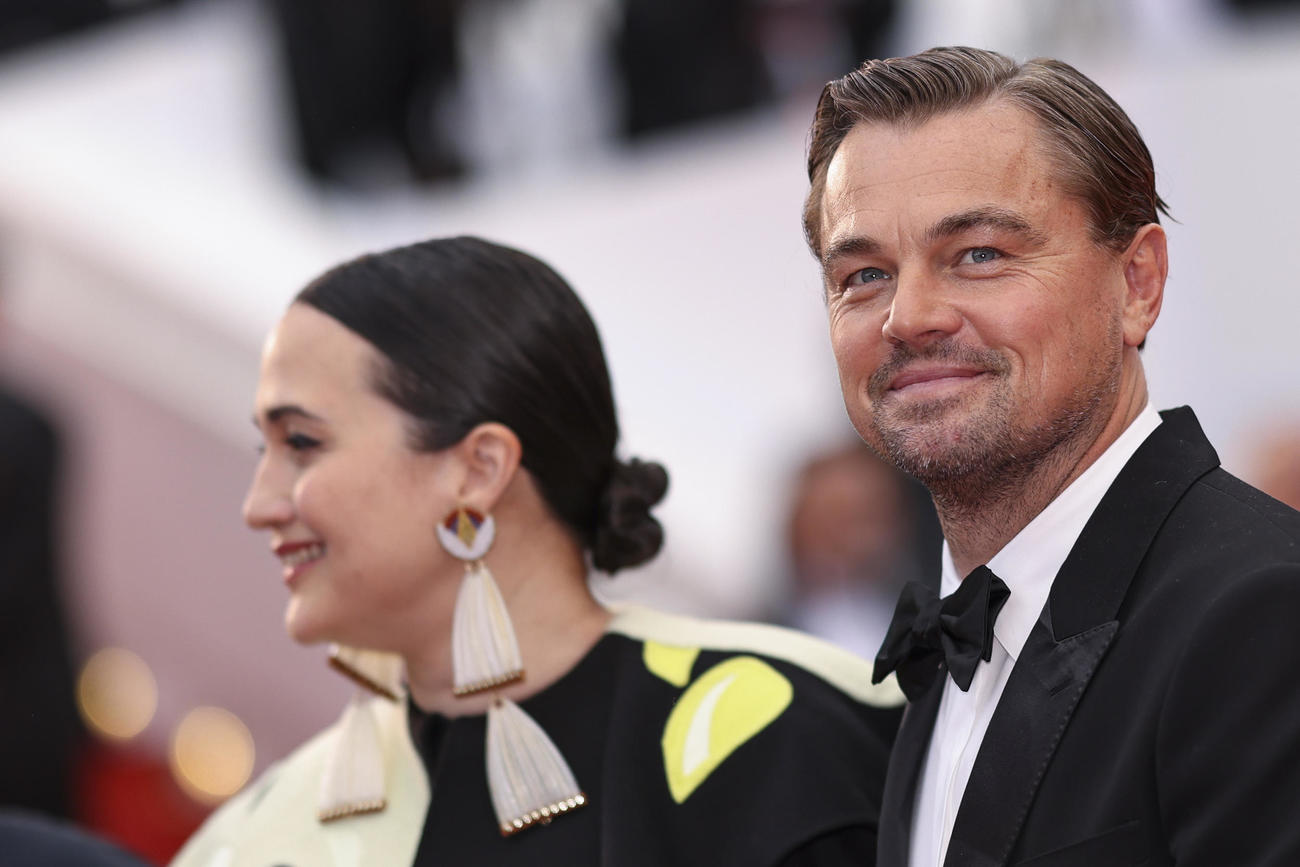 カンヌ映画祭に出席したリリー・グラッドストン（左）とレオナルド・ディカプリオ（AP）
